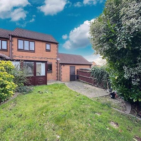 Clove, 3-4 Bed House With Garden, Free Parking, Sleeps 9 In Grays & Chafford Hundred Stifford Kültér fotó