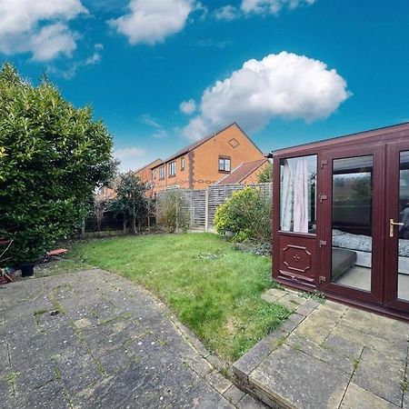 Clove, 3-4 Bed House With Garden, Free Parking, Sleeps 9 In Grays & Chafford Hundred Stifford Kültér fotó