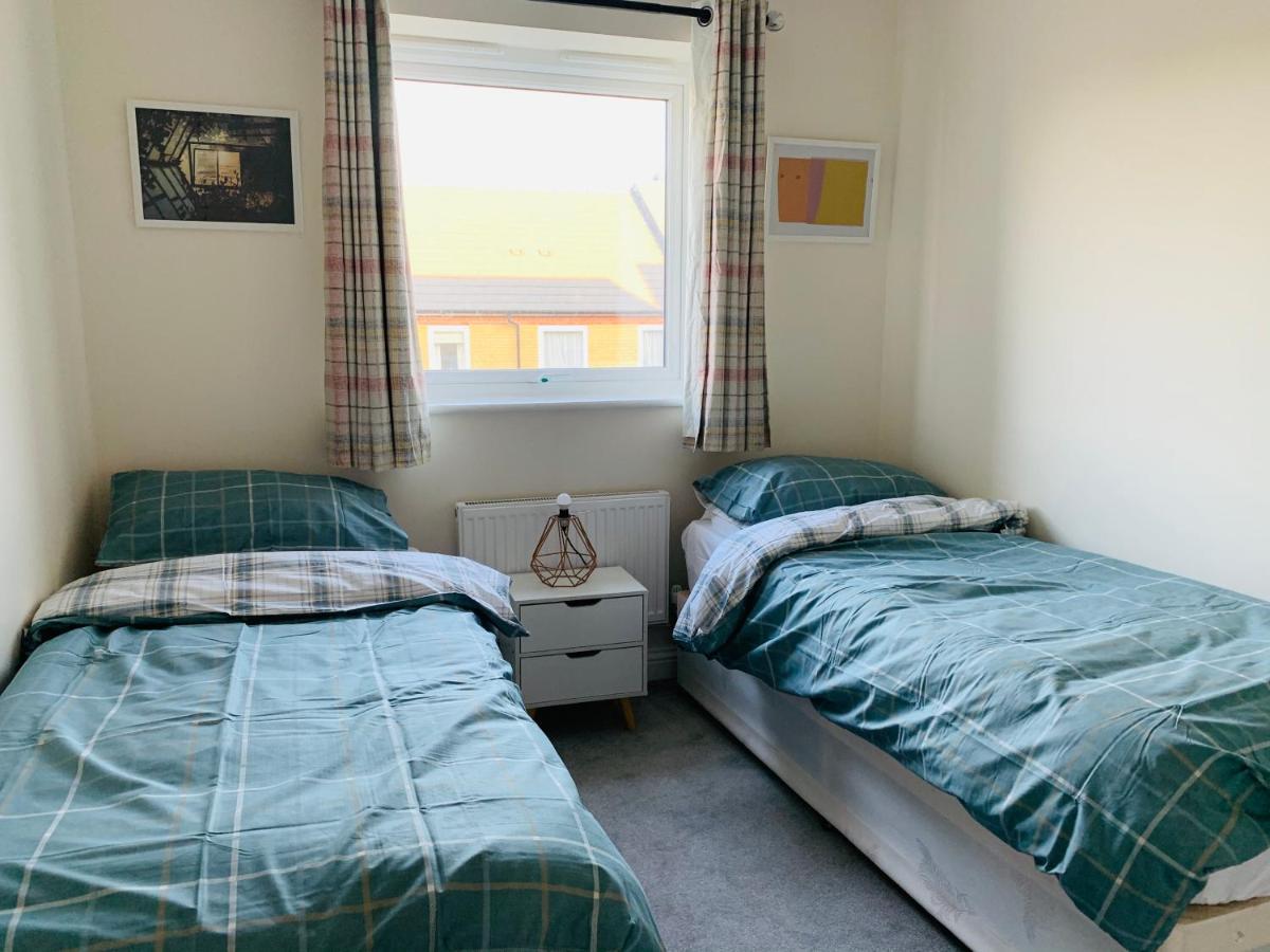 Clove, 3-4 Bed House With Garden, Free Parking, Sleeps 9 In Grays & Chafford Hundred Stifford Kültér fotó