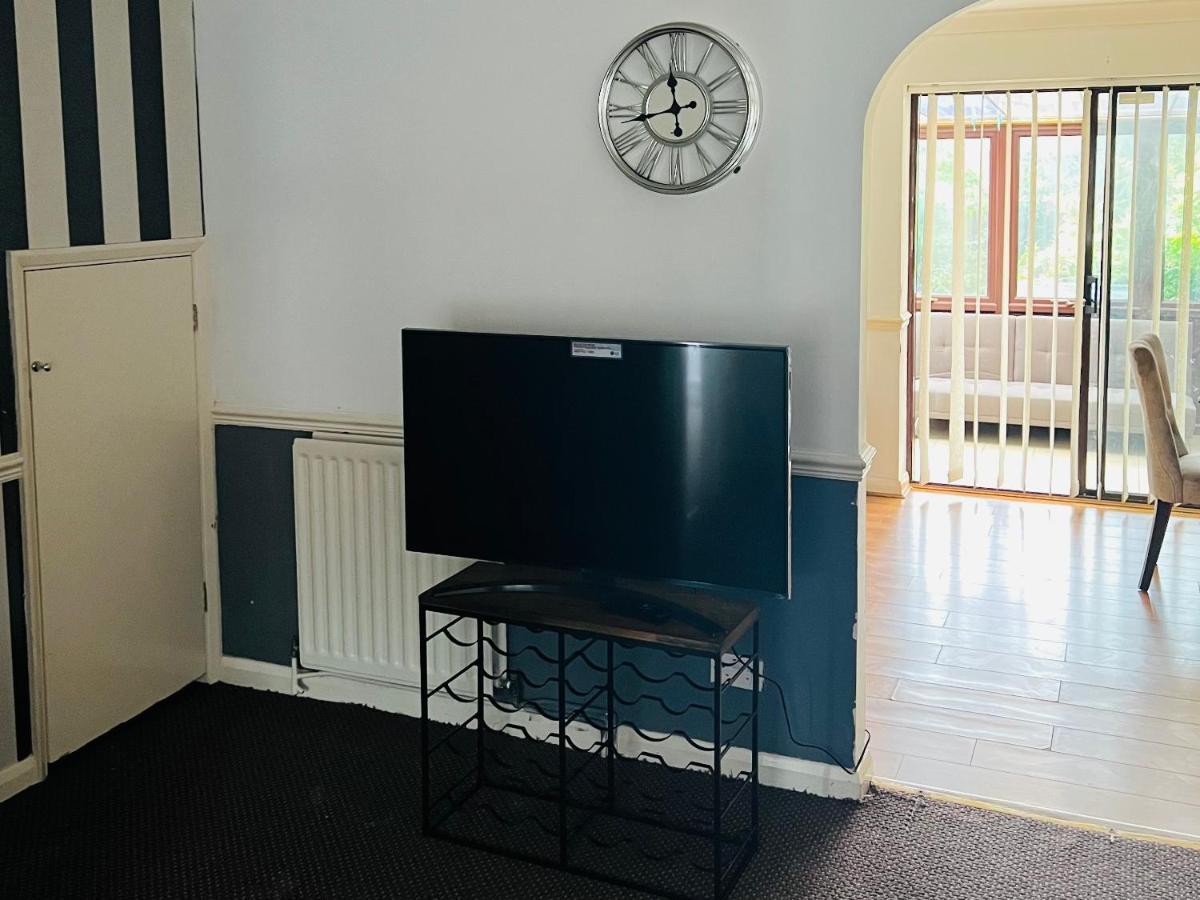 Clove, 3-4 Bed House With Garden, Free Parking, Sleeps 9 In Grays & Chafford Hundred Stifford Kültér fotó