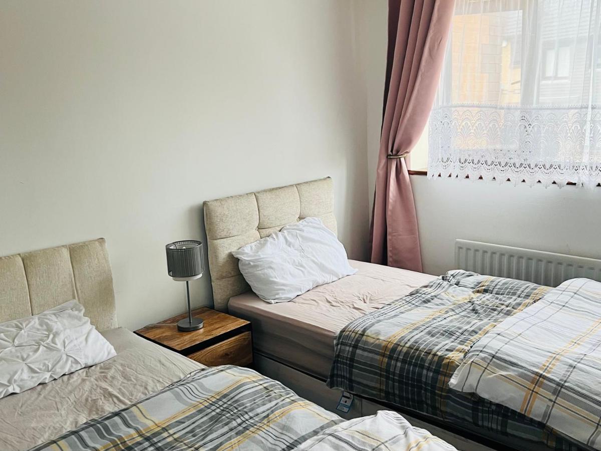 Clove, 3-4 Bed House With Garden, Free Parking, Sleeps 9 In Grays & Chafford Hundred Stifford Kültér fotó