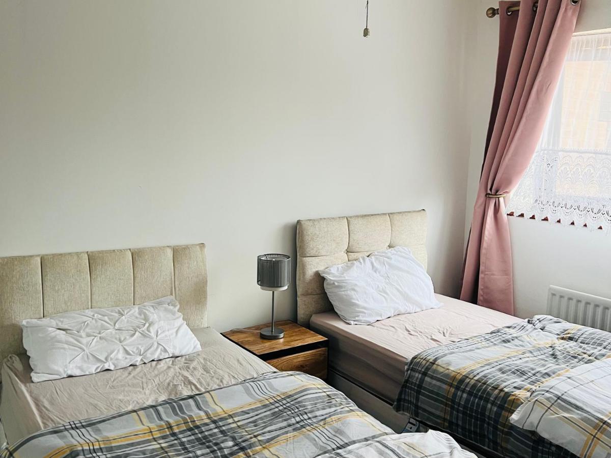 Clove, 3-4 Bed House With Garden, Free Parking, Sleeps 9 In Grays & Chafford Hundred Stifford Kültér fotó