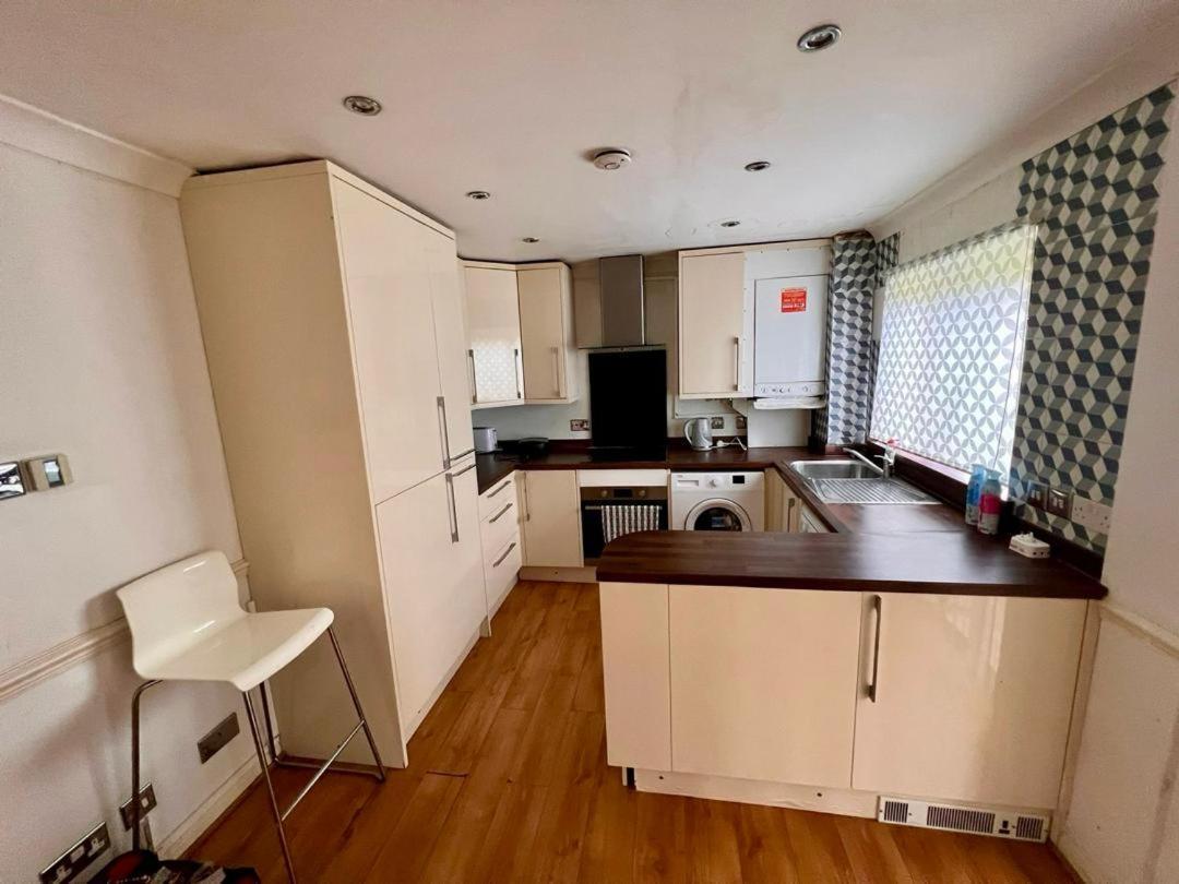 Clove, 3-4 Bed House With Garden, Free Parking, Sleeps 9 In Grays & Chafford Hundred Stifford Kültér fotó