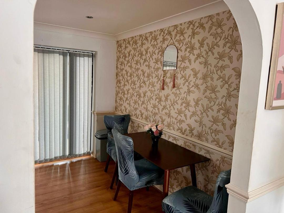 Clove, 3-4 Bed House With Garden, Free Parking, Sleeps 9 In Grays & Chafford Hundred Stifford Kültér fotó