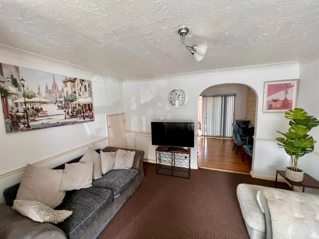 Clove, 3-4 Bed House With Garden, Free Parking, Sleeps 9 In Grays & Chafford Hundred Stifford Kültér fotó