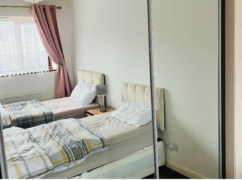 Clove, 3-4 Bed House With Garden, Free Parking, Sleeps 9 In Grays & Chafford Hundred Stifford Kültér fotó