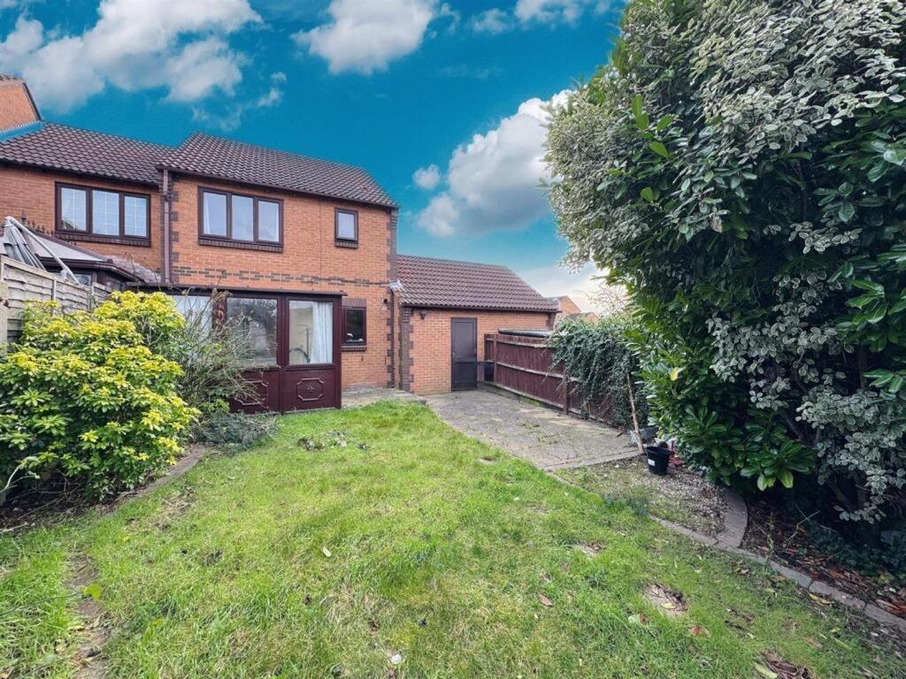 Clove, 3-4 Bed House With Garden, Free Parking, Sleeps 9 In Grays & Chafford Hundred Stifford Kültér fotó