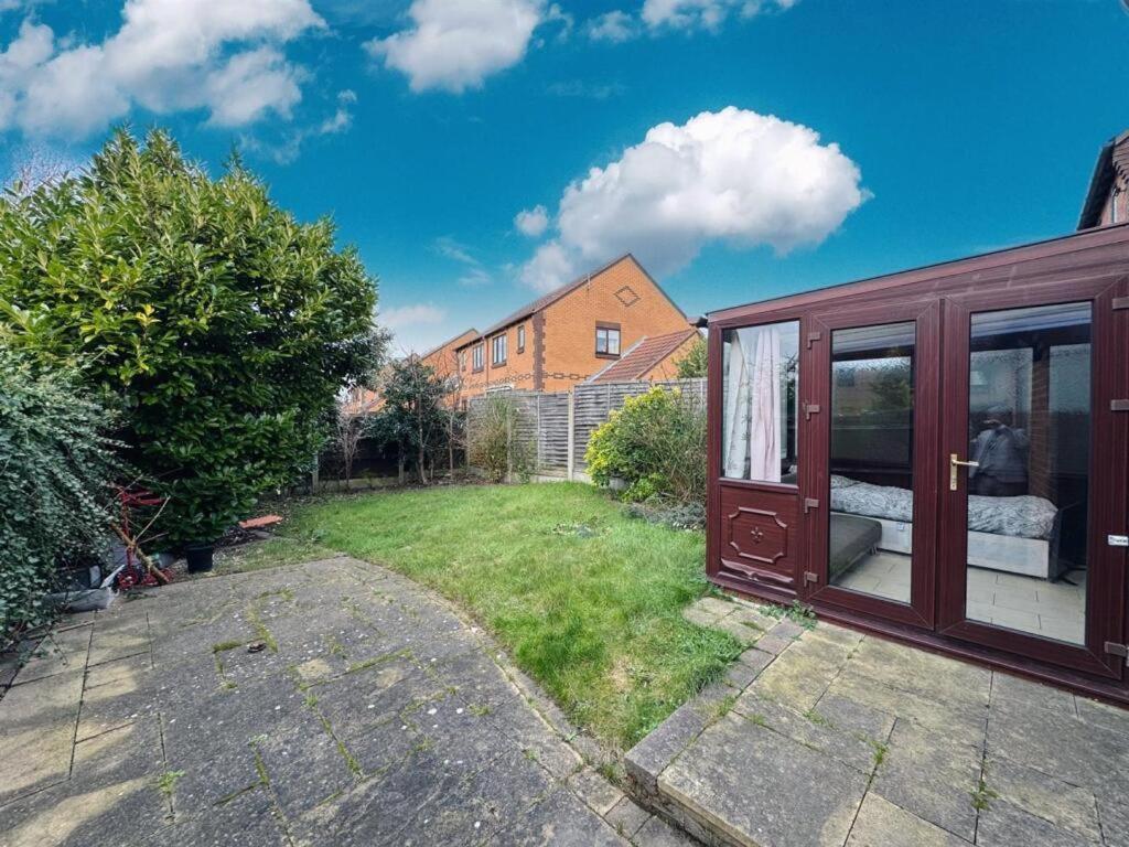 Clove, 3-4 Bed House With Garden, Free Parking, Sleeps 9 In Grays & Chafford Hundred Stifford Kültér fotó