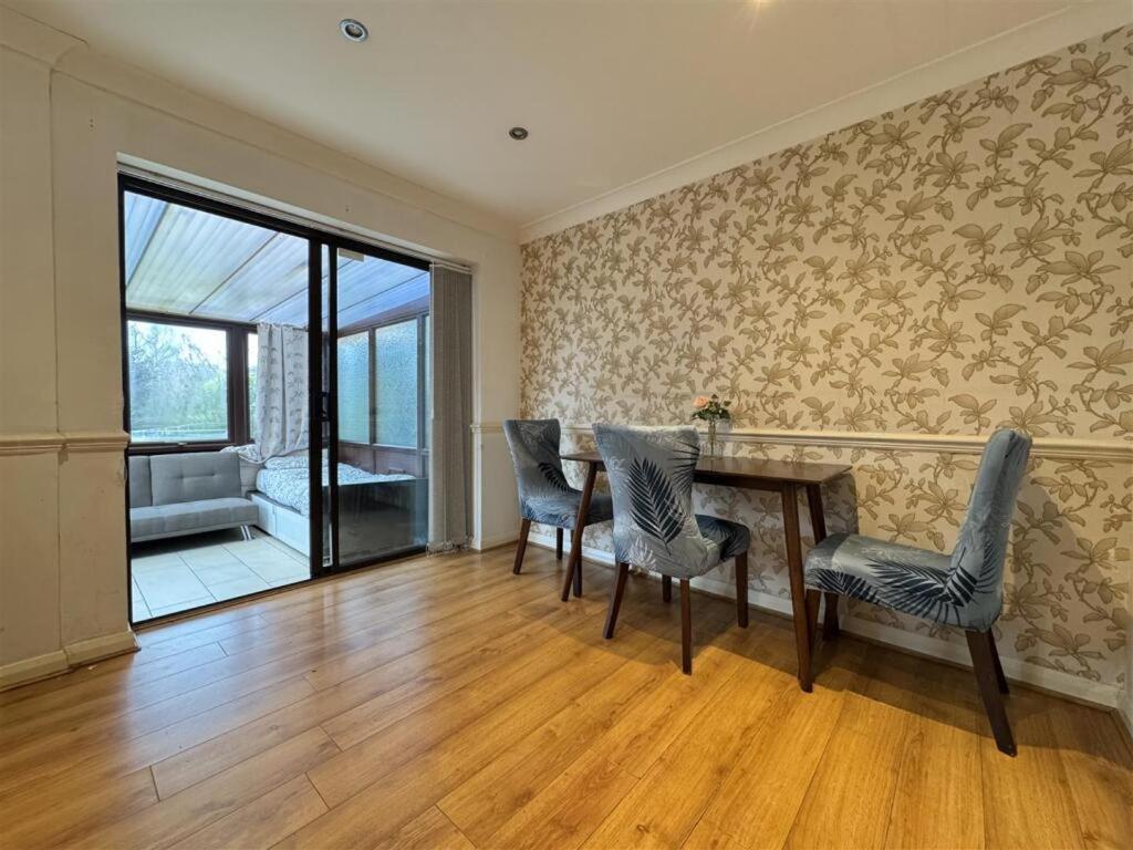 Clove, 3-4 Bed House With Garden, Free Parking, Sleeps 9 In Grays & Chafford Hundred Stifford Kültér fotó
