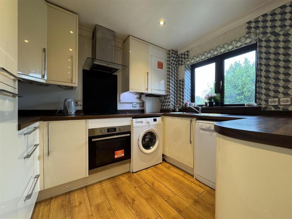 Clove, 3-4 Bed House With Garden, Free Parking, Sleeps 9 In Grays & Chafford Hundred Stifford Kültér fotó