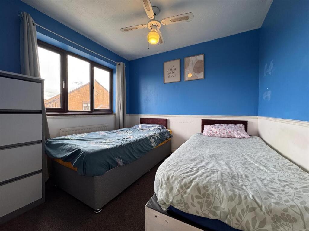 Clove, 3-4 Bed House With Garden, Free Parking, Sleeps 9 In Grays & Chafford Hundred Stifford Kültér fotó