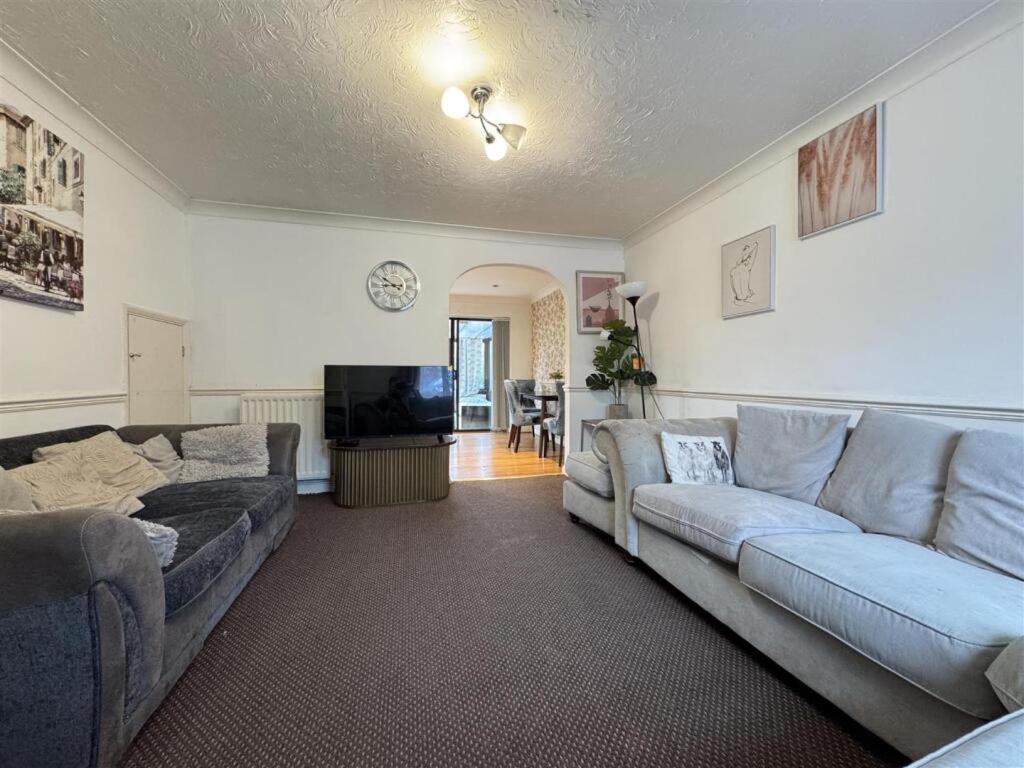 Clove, 3-4 Bed House With Garden, Free Parking, Sleeps 9 In Grays & Chafford Hundred Stifford Kültér fotó